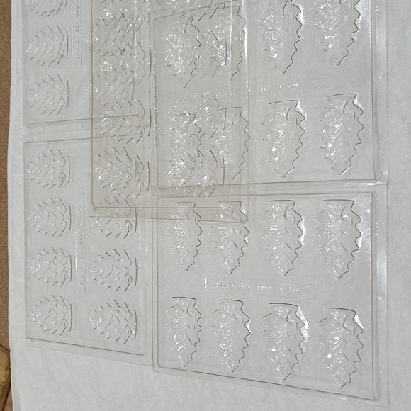 6 Plastic Christmas Tree Chocolate Molds!! - Picture 2 of 10